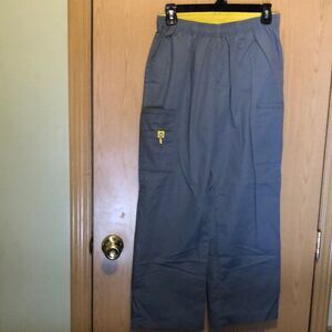 Share good cheer! Grey scrub bottoms elastic waist size small petite